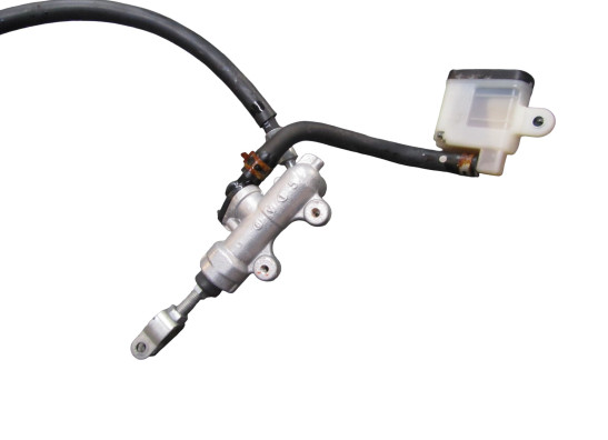 Rempomp achter Suzuki GSX R 1000