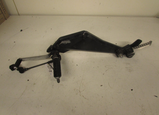 Main step holder left Kawasaki GPZ 1100