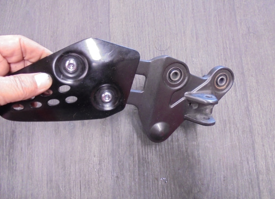 Fussrastetrager vorne rechts Yamaha Tracer 700