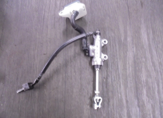 Rempomp achter Honda NC 750 X