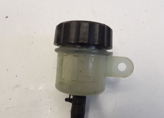 Rempomp achter Yamaha FZ6