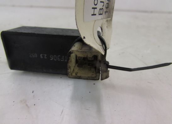 Relais unit Honda VF 700  750 C Magna