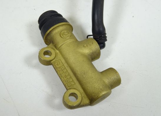 Rempomp achter Ducati ST2