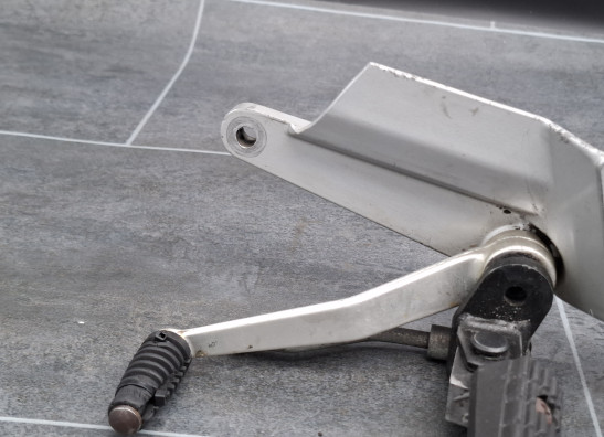 Fussrastetrager vorne links Triumph Trident 900