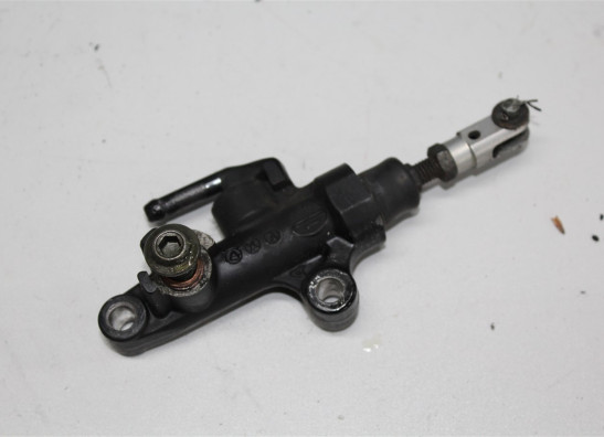 Rempomp achter Yamaha FJR 1300