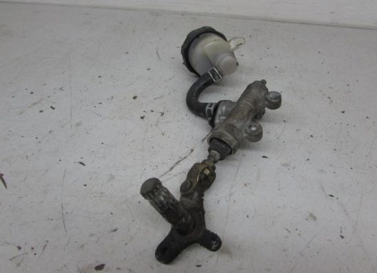 Rempomp achter Suzuki GSX F 600
