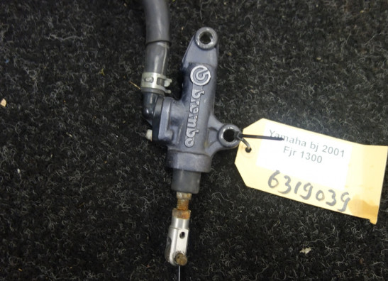 Rempomp achter Yamaha FJR 1300