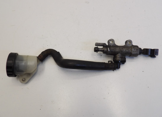 Rempomp achter Honda VFR 800 I