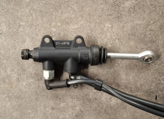 Rempomp achter KTM 690 SMC