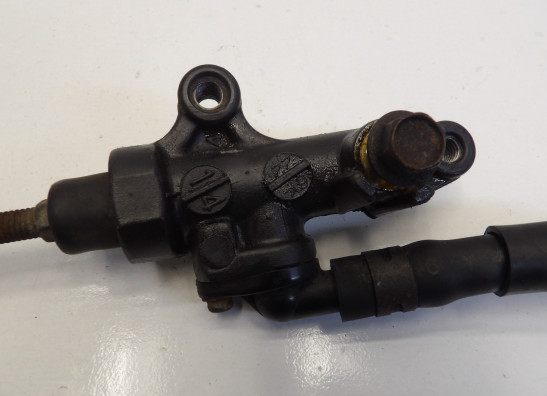 Rempomp achter Yamaha TDM