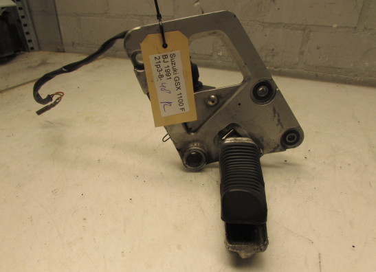 Fussrastetrager vorne rechts Suzuki GSX F 1100