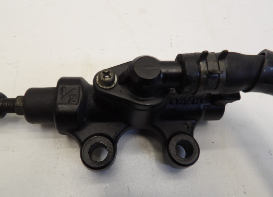 Rempomp achter Yamaha V max