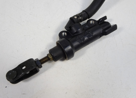 Rempomp achter Yamaha FZ1