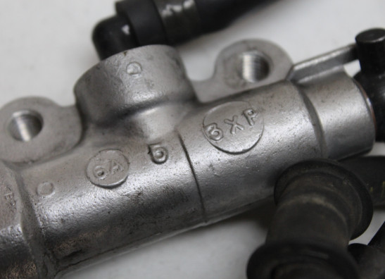 Rempomp achter Yamaha MT 03