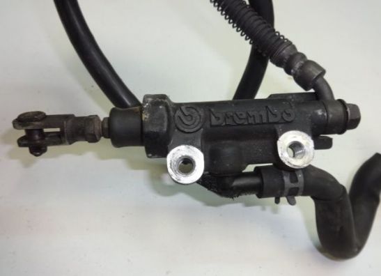 Rempomp achter Yamaha YZF 750