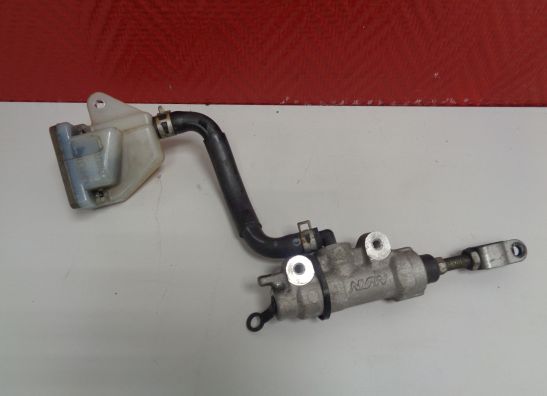 Rear brake master cylinder  Suzuki GSR 600