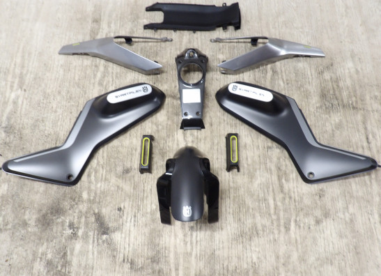 Complete kuipset Husqvarna Svartpilen 125