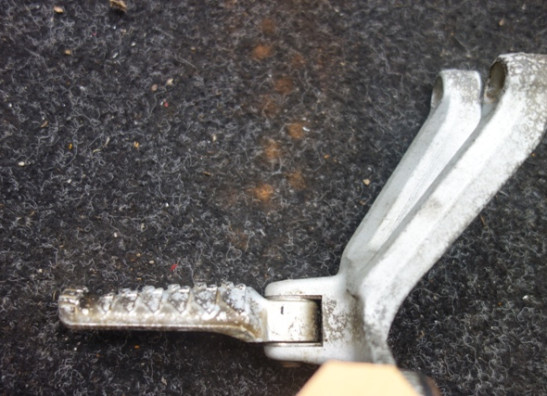 Duo voetsteun links Aprilia RSV 1000