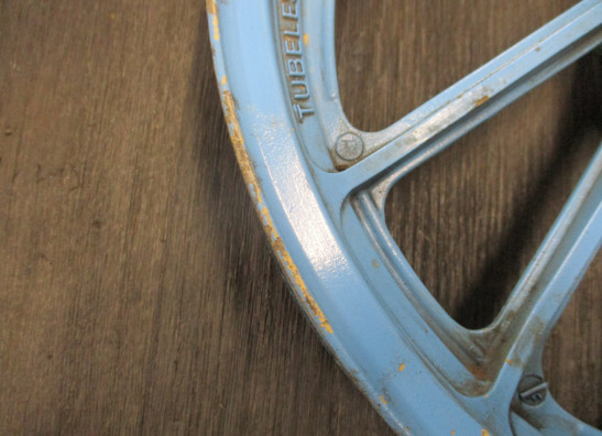 Front Wheel Suzuki GS 550 ES