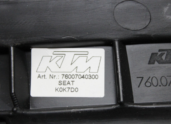 Zadel KTM 690 Duke R