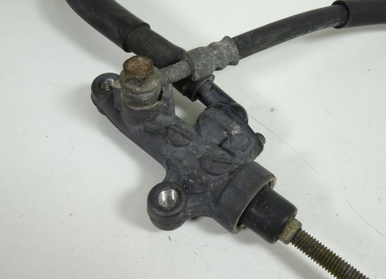 Rempomp achter Yamaha TDM