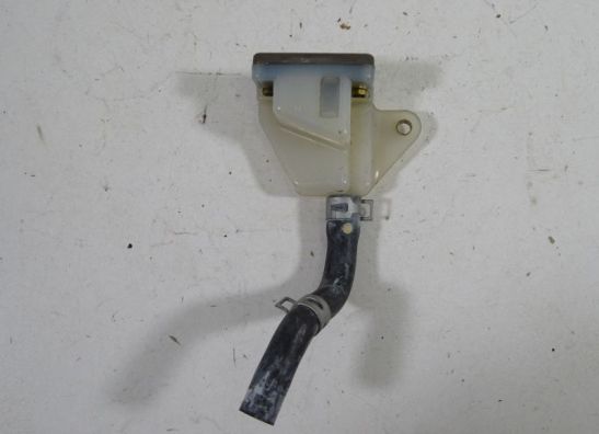 Rempomp achter Suzuki GSX R 750