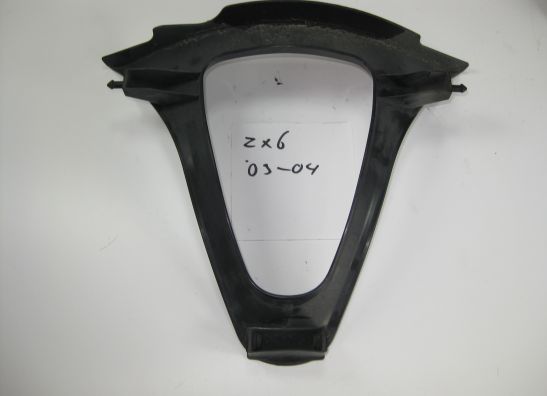 Cowl V shape under Kawasaki ZX 6 R