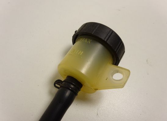 Rempomp achter Ducati ST2