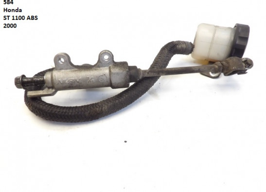 Rempomp achter Honda ST 1100 Pan European