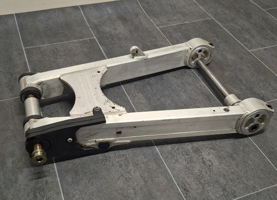 Achterbrug Triumph Trident 900