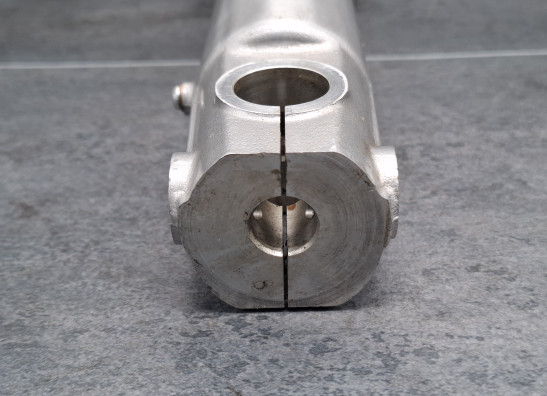 Voorpoot rechts onder Harley Davidson Sportster