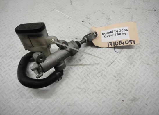 Rempomp achter Suzuki GSX R 750