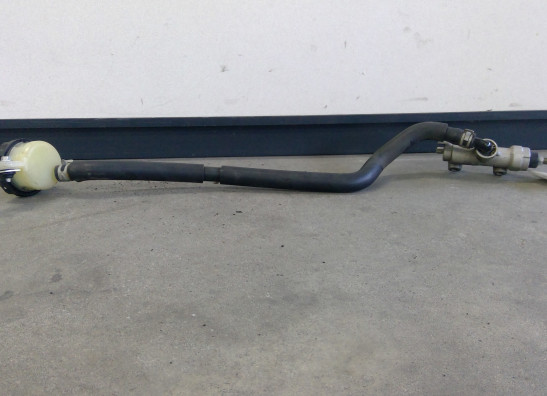 Rempomp achter Kawasaki ZZR 1400