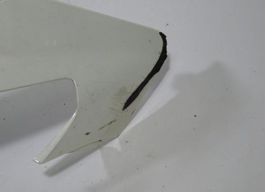 Cowl upper connector Suzuki Burgman 400