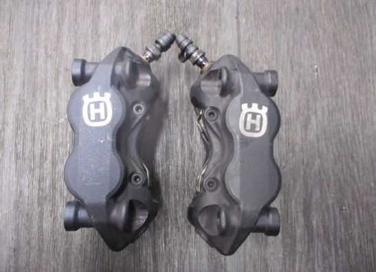 Remklauwen Husqvarna 901 Norden 2022-2023