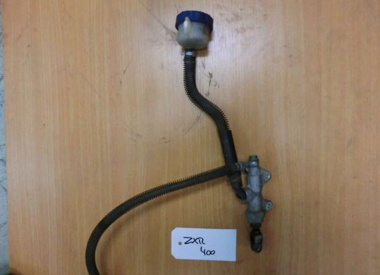 Rempomp achter Kawasaki ZXR 400
