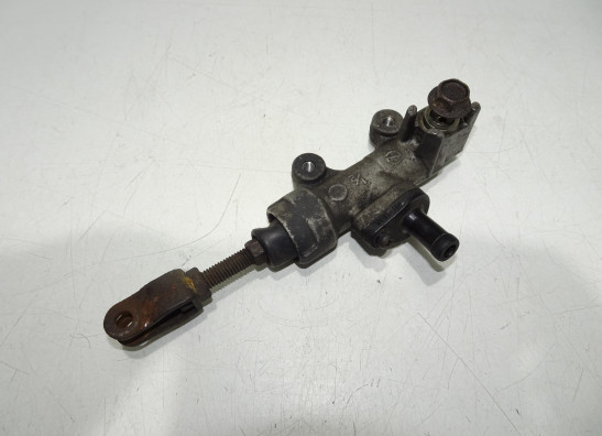 Rempomp achter Suzuki GS 500 E