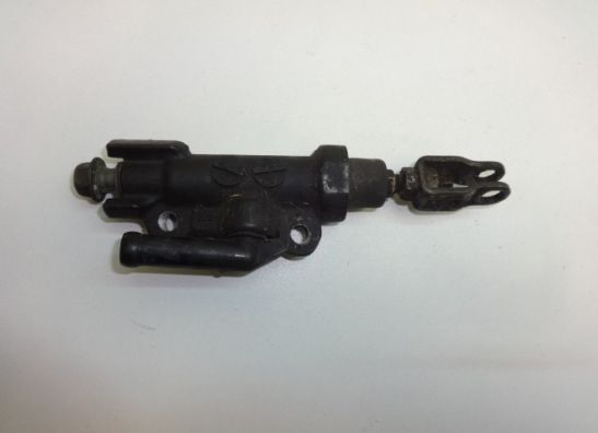 Rempomp achter Yamaha XJ 600 Diversion