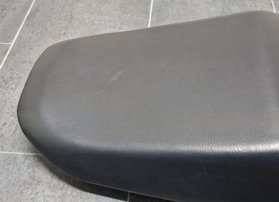 Zadel Suzuki RF 900