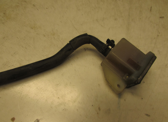 Rempomp achter Suzuki GSX R 750