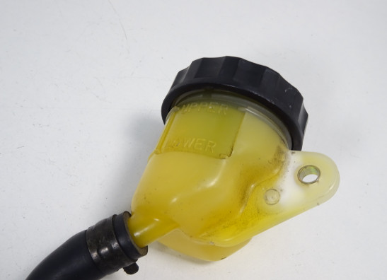 Rempomp achter Honda VFR 800 I