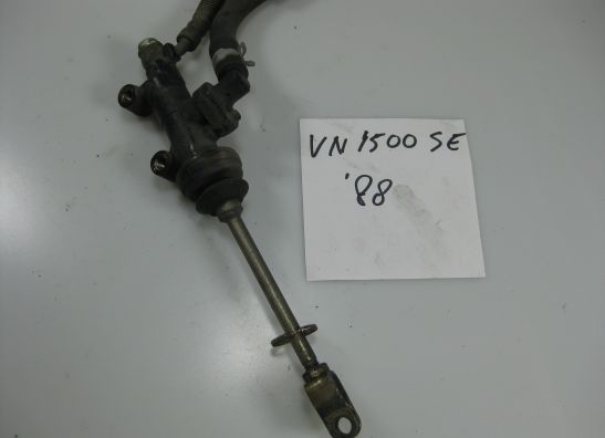 Rempomp achter Kawasaki VN 1500