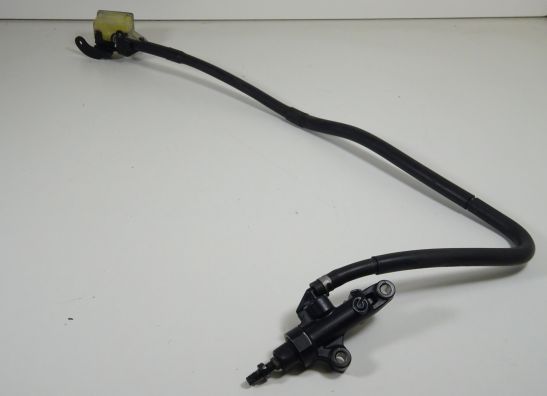Rempomp achter Yamaha MT 01