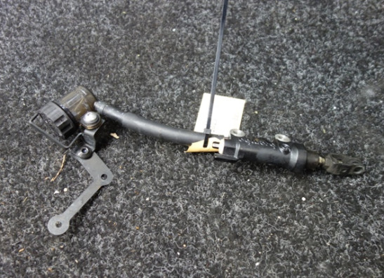 Rempomp achter Yamaha XSR 900