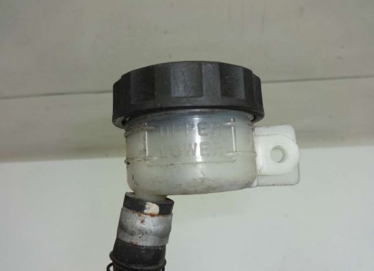 Rempomp achter Kawasaki ZZR 600