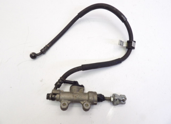 Rempomp achter Honda CBR 400 R