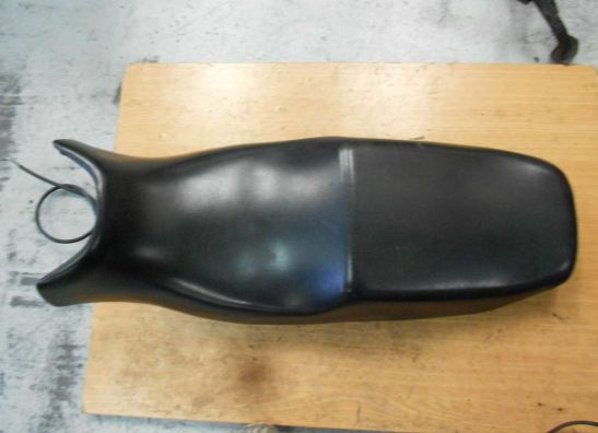 Zadel Suzuki GSX F 750