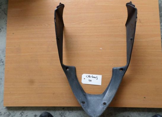 Cowl V shape under Honda CBR 600 F