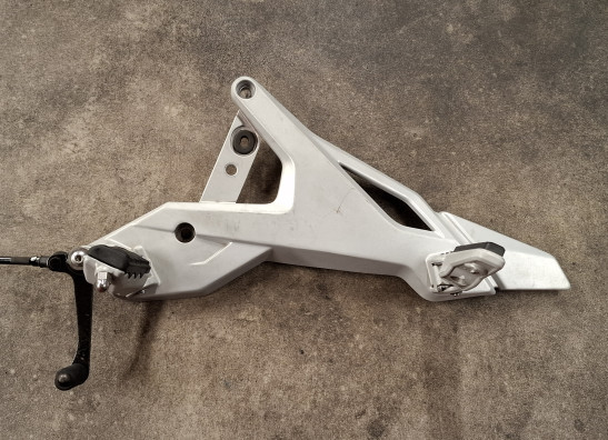 Fussrastetrager vorne links CFMoto 650 MT