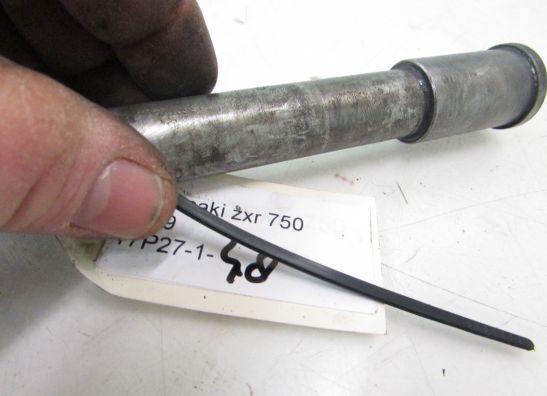 Axle front Kawasaki ZXR 750